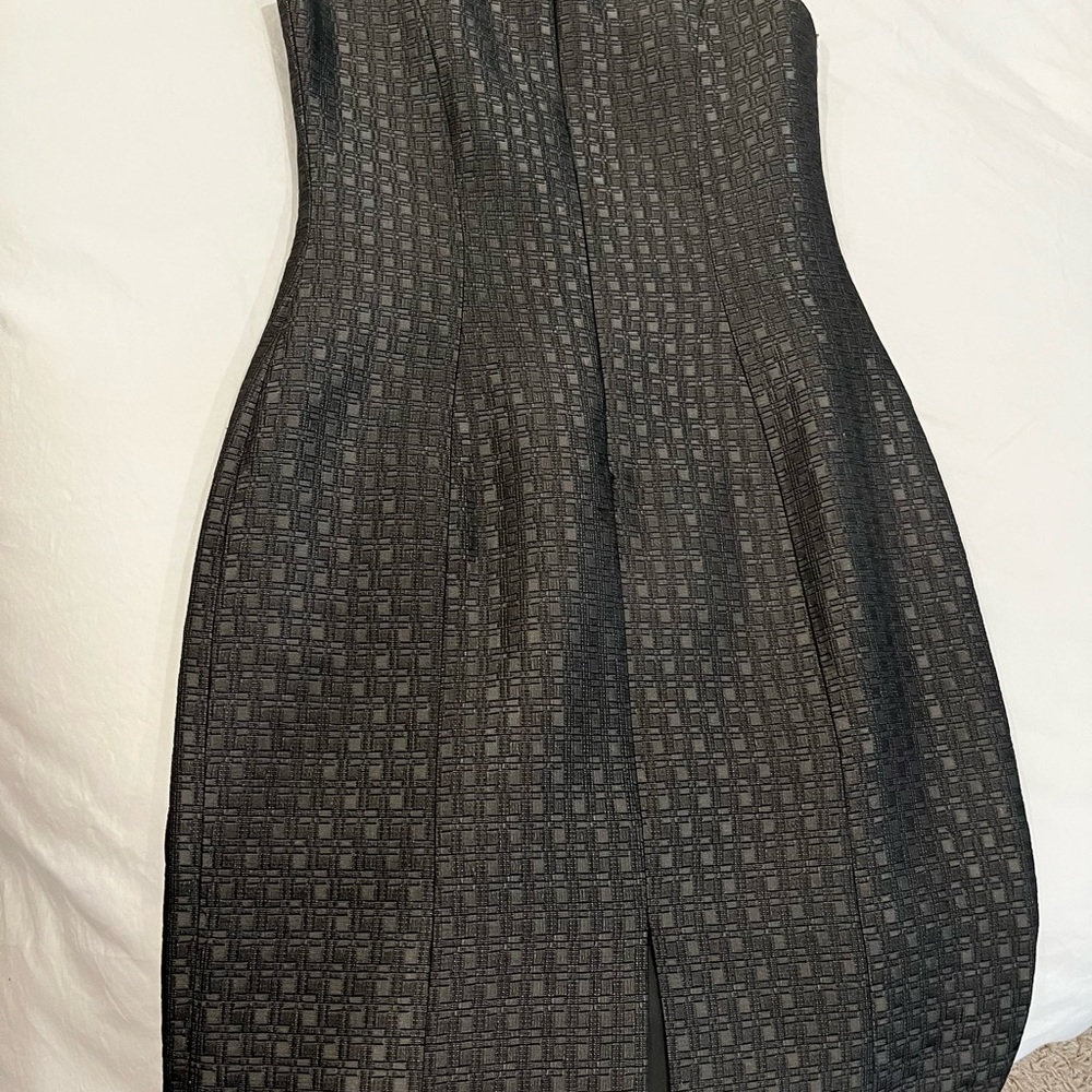 Dress. - Picture 2 of 4